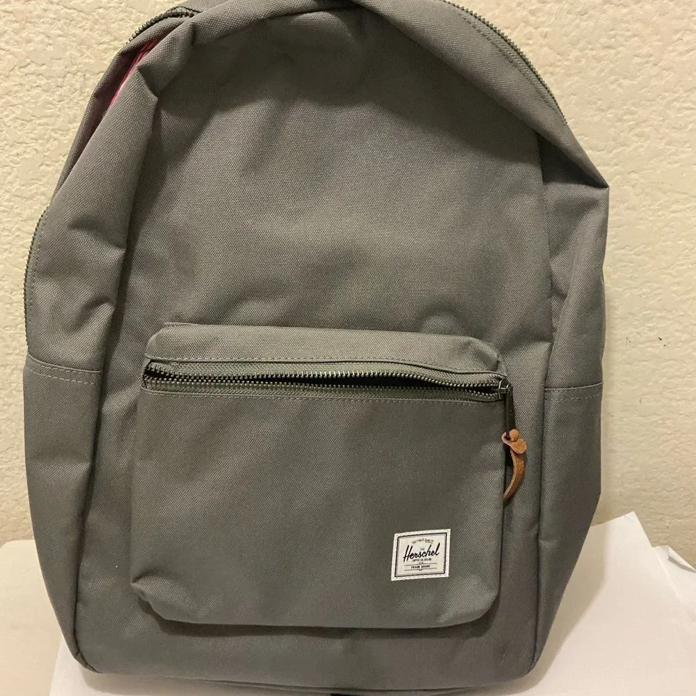 NWOT Herschel Supply Company Gray Everyday Backpack with Front Pocket